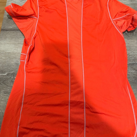 Columbia Bright Red Performance Shirt - Picture 3 of 3